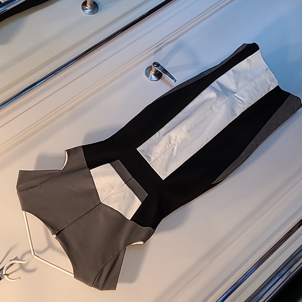 EUC s.4 RW&Co geo bodycon dress - Picture 4 of 8